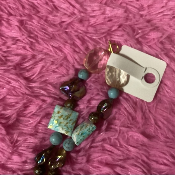 HANDCRAFTED BY US, TURQUOISE AND GLASS BEAD 18” NECKLACE - Picture 4 of 5